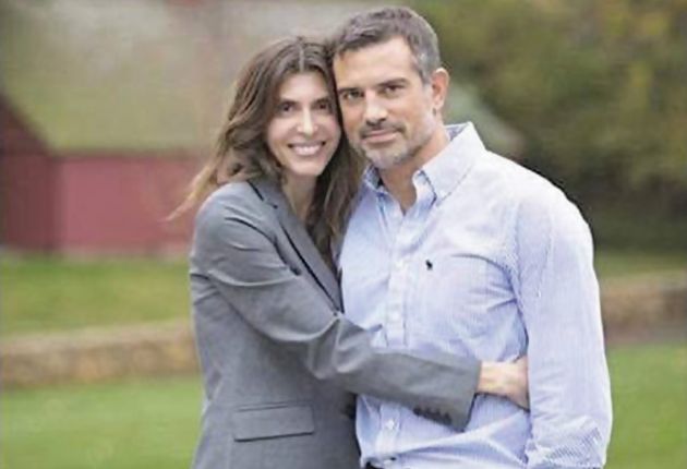 Η άφαντη Τζένιφερ με τον Φώτη Ντούλος