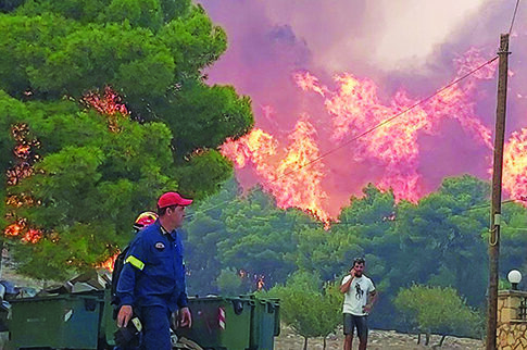 Όλα στάχτη στην Ζάκυνθο και στο Λουτράκι