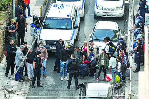 Κατάληψη με... φρέσκα αβγουλάκια