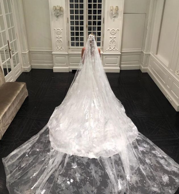 Το εντυπωσιακό νυφικό διά χειρός Σήλιας Κριθαριώτη