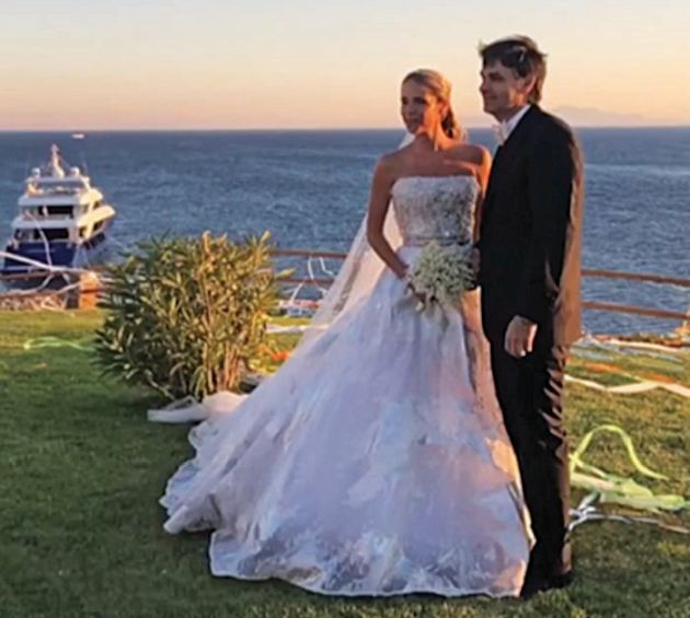 Οι νεόνυμφοι Ναστάζια Δαρίβα και Νίκος Κριθαριώτης