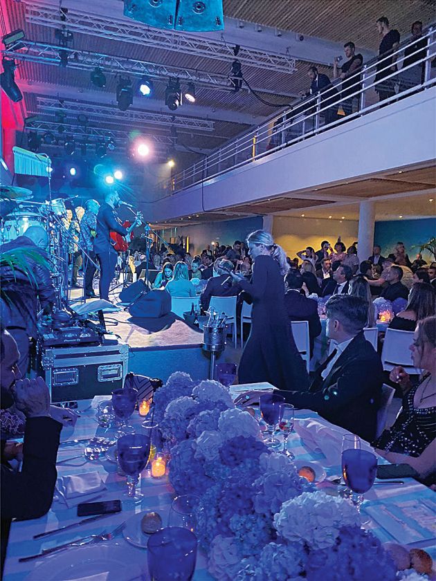 Γεμάτο κόσμο το Yacht Club