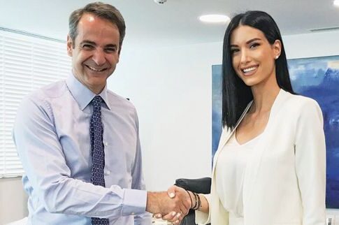 Ο Παππάς σε φεστιβάλ της ΚΝΕ χωρίς τη «γαλάζια» σύντροφό του