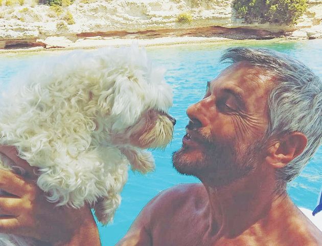 ΠΑΝΤΟΥ μαζί με τον σκύλο του ο Ζαλμάς