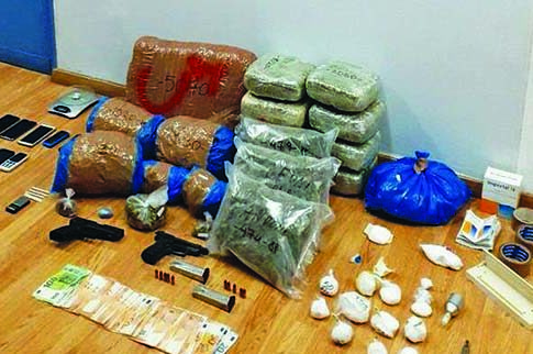 Ταξιτζής διακινούσε ναρκωτικά σε πελάτες στην Αττική