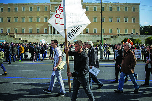 Παραλύει σήμερα η χώρα από την 24ωρη απεργία