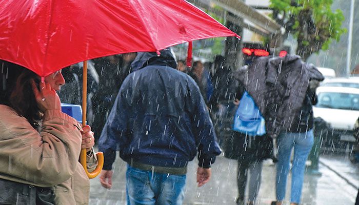 «Αντίο, καλοκαιράκι»! Μποφόρ, βροχές και καταιγίδες από σήμερα