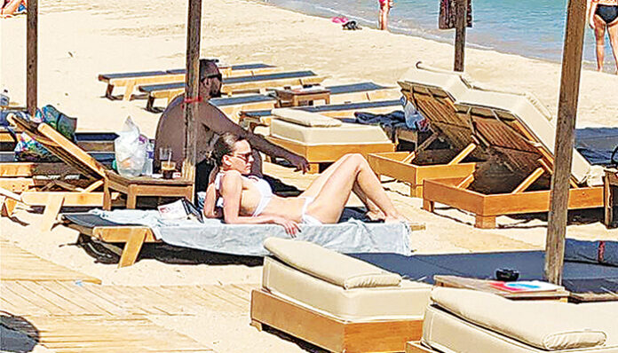 Το love story Τζανακόπουλου και Αχτσιόγλου οδηγεί στα κουφέτα!