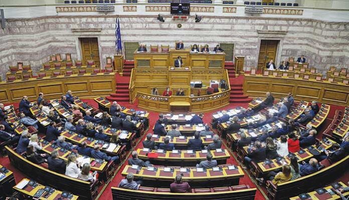 «Πόλεμος» ΝΔ - ΚΙΝΑΛ για τις έξι διαρροές βουλευτών υπέρ του Παπαγγελόπουλου στην παραπομπή του για την υπόθεση Novartis