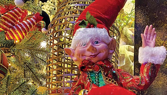 Βιτρίνες «φορούν» τα χριστουγεννιάτικά τους Οκτώβρη μήνα