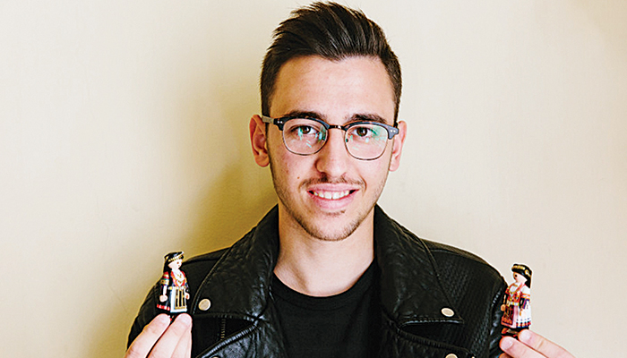 Playmogreek-Φοιτητής δημιούργησε 40 φιγούρες με παραδοσιακές ελληνικές φορεσιές!