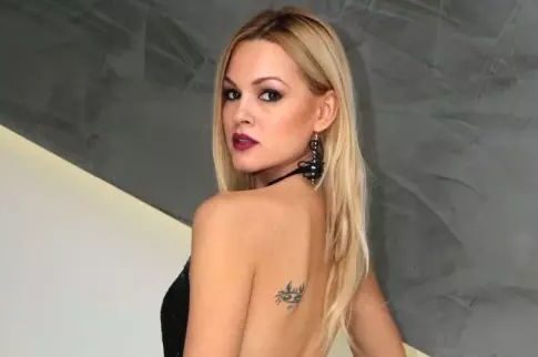 Η Κάβουρα έπεσε στις δαγκάνες του έρωτα