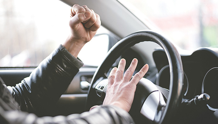 Οδηγός ταξί αυνανιζόταν μπροστά σε φοιτήτρια