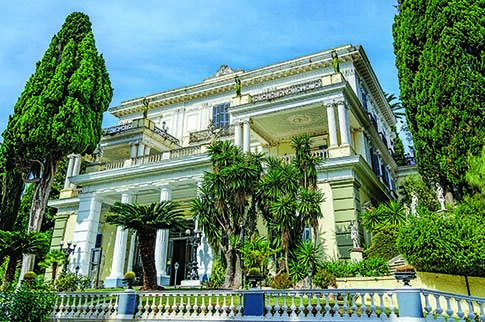 Εικόνες εγκατάλειψης στο Αχίλλειο της Κέρκυρας