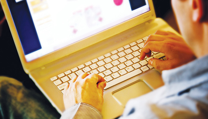 Έβαζε στο διαδίκτυο αγγελίες «μαϊμού» και έγδυνε ανυποψίαστους