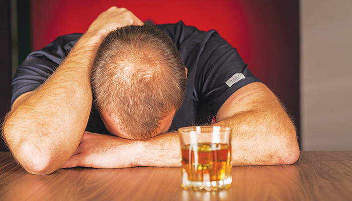 Αρχιφύλακας τα ήπιε σε μπαρ και ξέχασε το… όπλο του