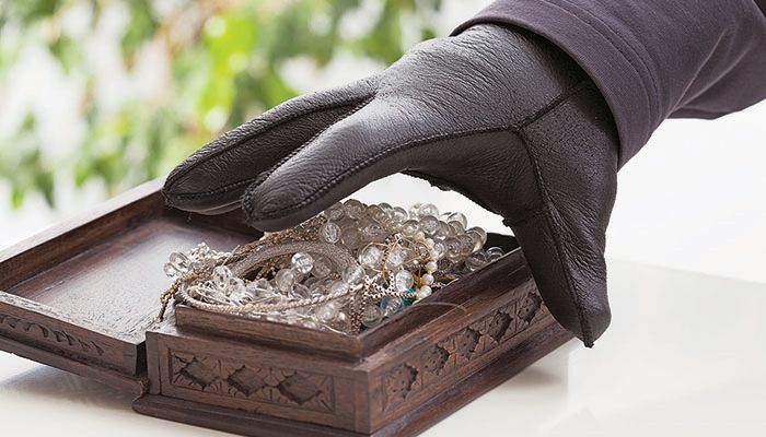 Ροδίτης «ξάφρισε» κοσμήματα αξίας 90.000 € από το σπίτι της πρώην συζύγου του