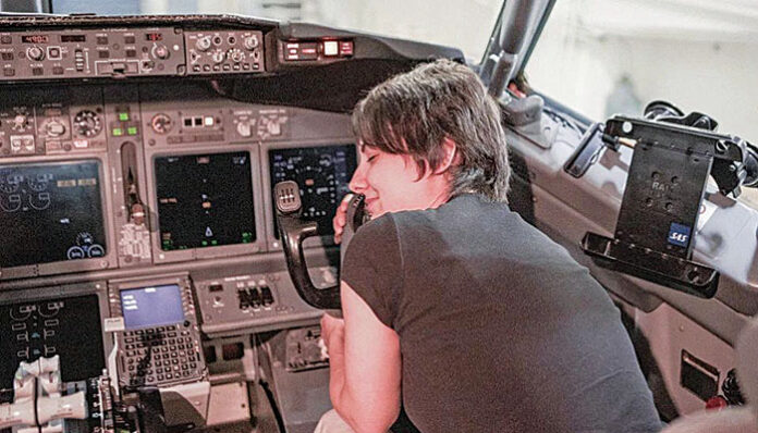 Έχει ερωτευτεί ένα... αεροπλάνο Boeing και θέλει να το παντρευτεί