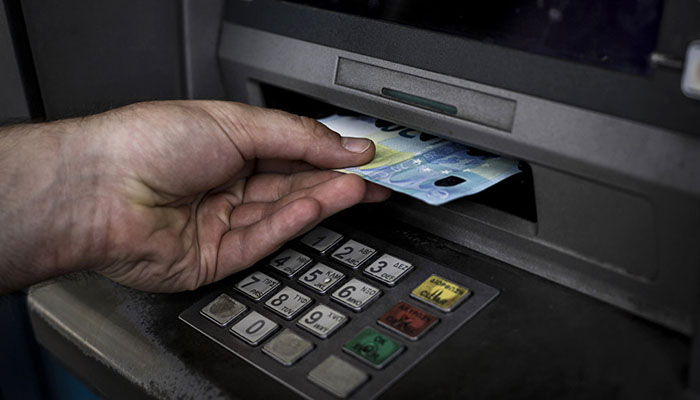 Σμπαράλια το μοναδικό μηχάνημα ανάληψης χρημάτων στον Βαρνάβα