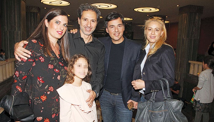 Τα παλιά «πουλέν» των συνθετών Κόκοτα και Λεμπέση συναντήθηκαν σε θεατρική πρεμιέρα