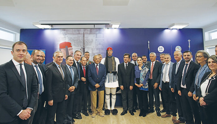 Στα άδυτα των ευζώνων της Προεδρικής Φρουράς