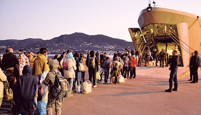 Κάτοικοι στήνουν «μπλόκα» σε μετανάστες