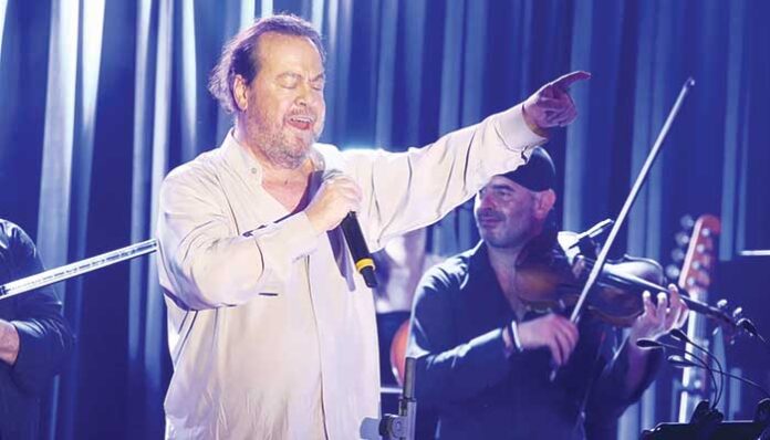 Αποθεωτική πρεμιέρα για τον Γιάννη Πάριο