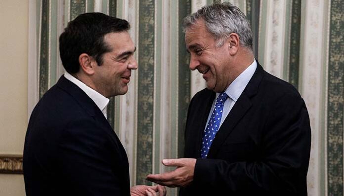 Έκαναν όλοι ξαφνικά τον... Κινέζο!