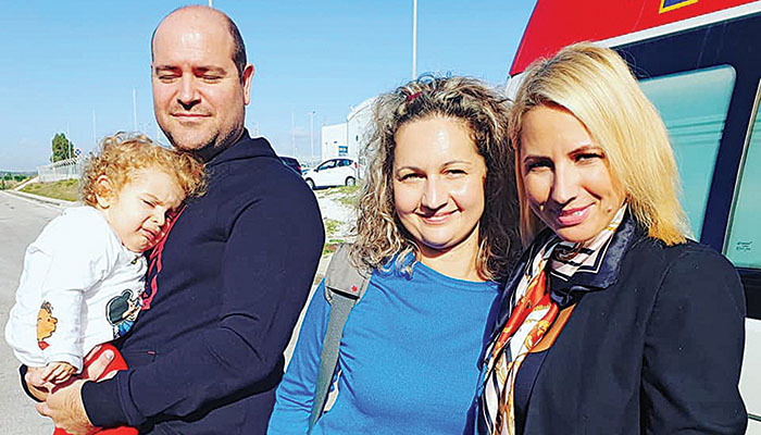 Ο Παναγιωτάκης με τους γονείς του