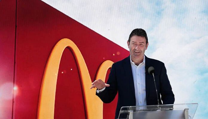 Ο CEO των McDonald's Βρετανίας απολύθηκε διότι «έσπασε» τον κανονισμό της εταιρίας