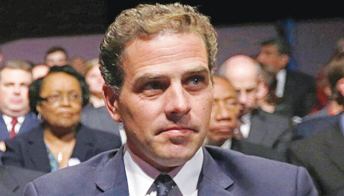 Νέες αποκαλύψεις! Ο Μπάιντεν Jr την... έβρισκε με ομοίωμα φαλλού