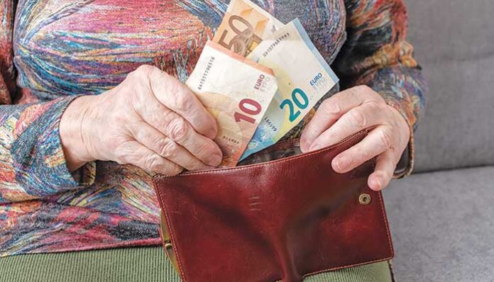 Εντιμότατος απατεώνας: Εμφανίστηκε ως εφοριακός στο σπίτι 70χρονης και της απέσπασε 400 ευρώ