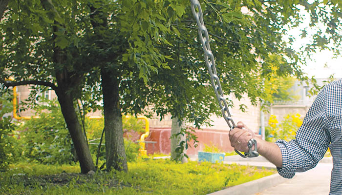 Νταής στη Ρόδο έδειρε την αδελφή του και τον άντρα της μπροστά στο παιδί τους