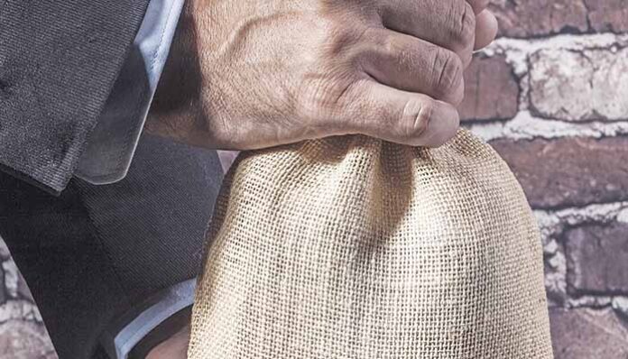 Απίστευτη απάτη! 65χρονος Αιγιώτης έδωσε 11.000 € σε επιτήδειο για αγορά χρυσών λιρών