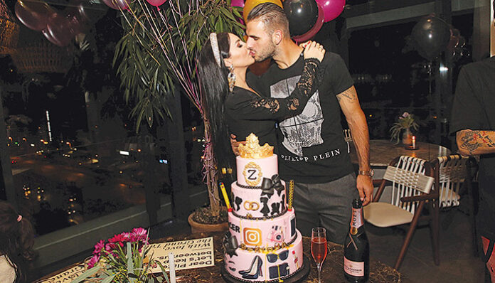 Happy birthday, Ζέτα, με special τούρτα και τον Ταχτσίδη να... λιώνει για πάρτη της