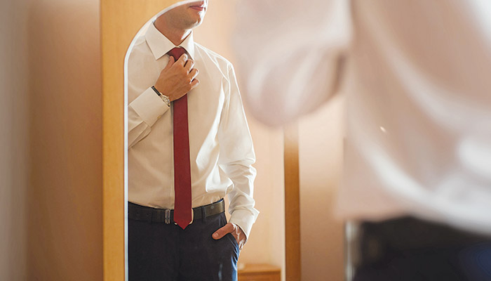 Οι νάρκισσοι είναι πιο ικανοποιημένοι με τη ζωή τους και περισσότερο ελκυστικοί στο αντίθετο φύλο