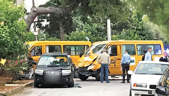 Τροχαίο-σοκ με δέκα νήπια στην Βούλα