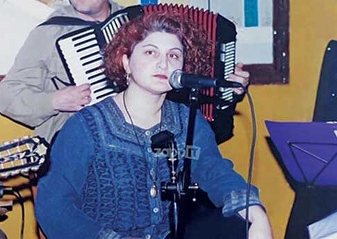 Η καθαρίστρια Χριστίνα Ιωάννου κέρδισε τις εντυπώσεις στο «Voice»