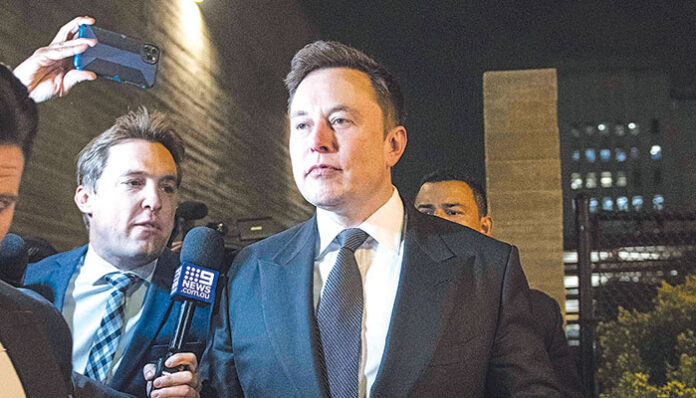 Kωλοτούμπα από τον «Mr Tesla» για τον «παιδόφιλο» Βρετανό διασώστη