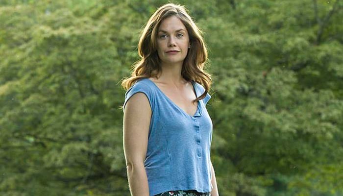 Η Ρουθ Γουίλσον διαφωνούσε με την παραγωγή για το πόσο συχνά έπρεπε να γυρίζει «πιπεράτες» σκηνές