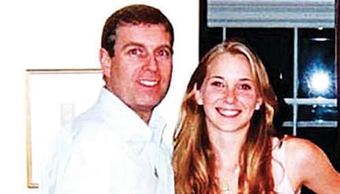 Τρέμει για τη ζωή της πρώην «σκλάβα του έρωτα» του Επστάιν