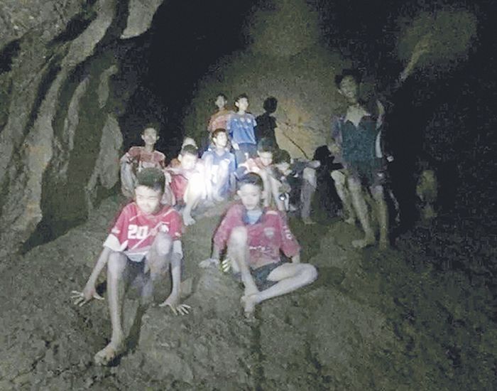 23 φ5 thailand soccer team boys coach rescued