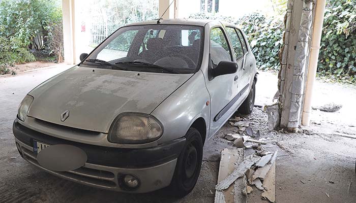 Στιγμιότυπο από την εμπρηστική επίθεση στο Χαλάνδρι