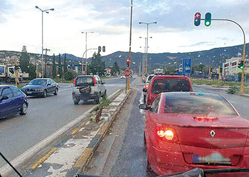 «Τρελό» τζιπ στο αντίθετο ρεύμα της εθνικής οδού έξω από τη Λαμία