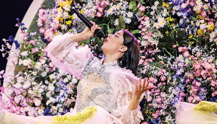 Πάει ο παλιός ο χρόνος με Eurovision, Τσιτσιπά και «Power οf Love»