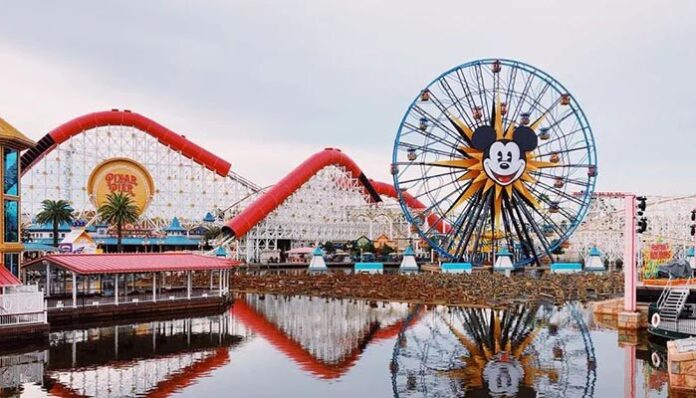 Εργαζόμενοι κατηγορούν την Disneyland για μισθούς πείνας