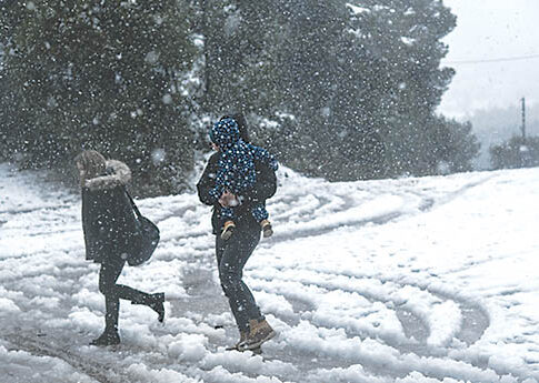 Χιόνια, πολικές θερμοκρασίες και ισχυρούς ανέμους έφερε  η «Ζηνοβία» σε όλη τη χώρα