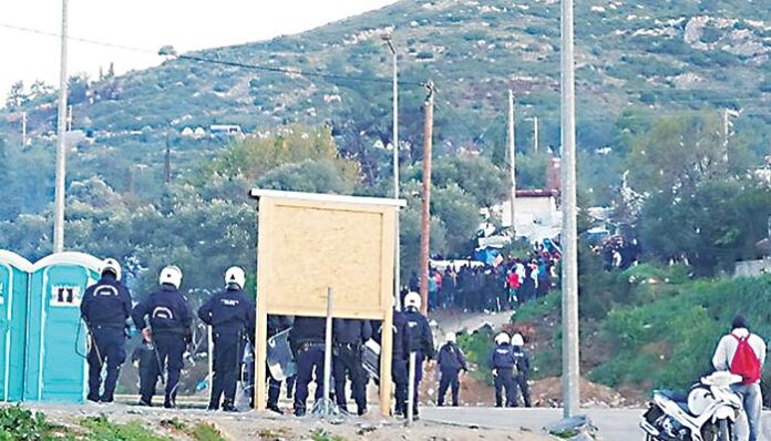 Άγρια επεισόδια μεταξύ Αφρικανών εξελίχθηκαν σε πετροπόλεμο κατά αστυνομικών!