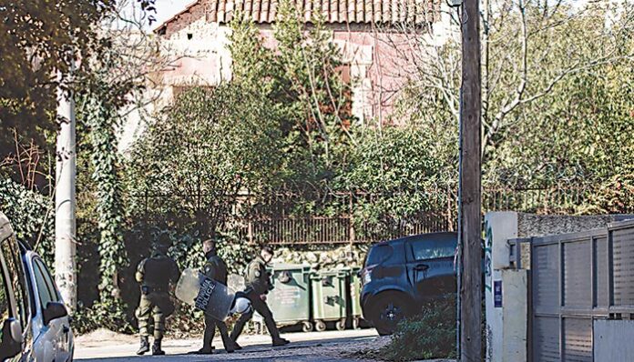 Εκκένωση της υπό κατάληψη «Έπαυλης Κούβελου» στο Μαρούσι