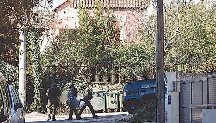 Εκκένωση της υπό κατάληψη «Έπαυλης Κούβελου» στο Μαρούσι